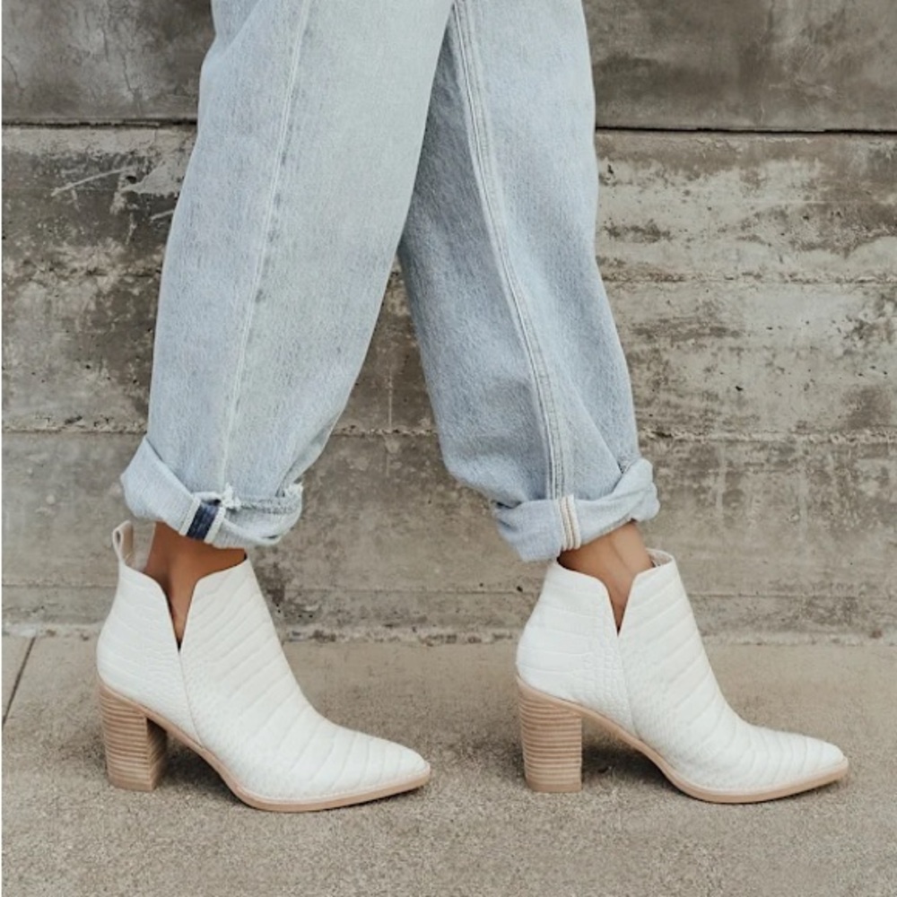 DOLCE VITA Shanon Cream White Leather Ankle Booties Heeled Boots